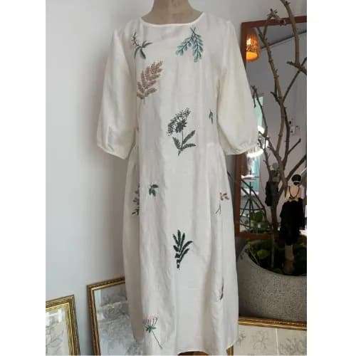 Đầm linen thêu tay lá cây – dáng suông thanh lịch