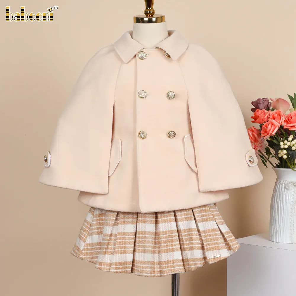 Bộ áo choàng màu be & váy xếp ly kẻ caro DR4276